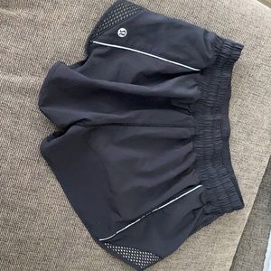 Lululemon Black Hotty Hot 2.5 inch Shorts